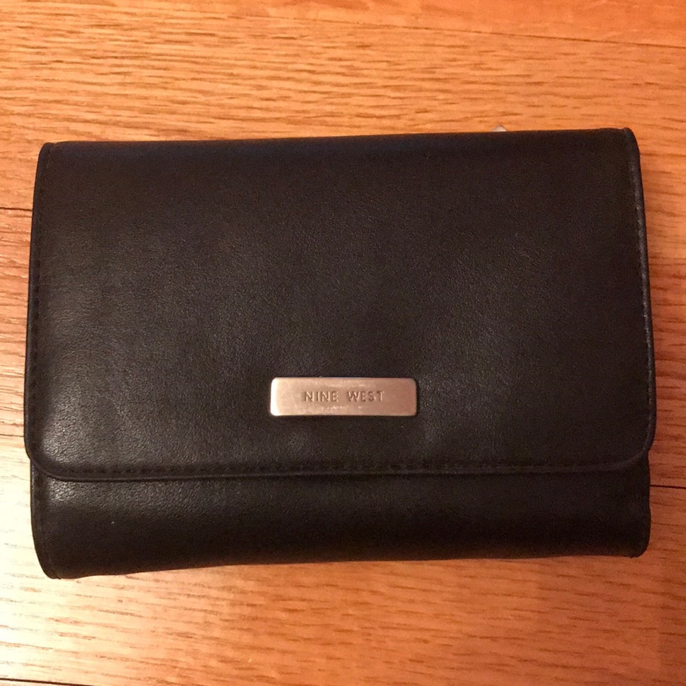 Nine West wallet